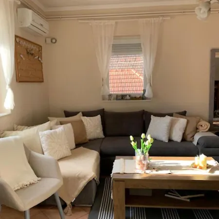 Apartament Pusztavar-lak