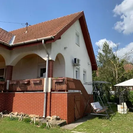 Pusztavár-lak Apartman